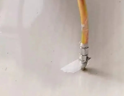 萧山瓷砖空鼓维修公司专业解答在瓷砖铺贴过程中，如果使用的砂料过粗（如全部使用了粗砂），可能会导致以下问题