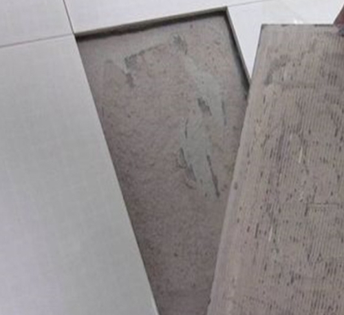 萧山瓷砖空鼓维修公司分享瓷砖铺贴时如果打浆（即涂抹在瓷砖背面和基层上的砂浆或瓷砖胶）过少，会带来以下问题